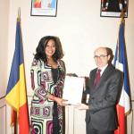 سفيرة تشاد لدى فرنسا تُسلِّم أوراق اعتمادها وفق الأعراف الدبلوماسية