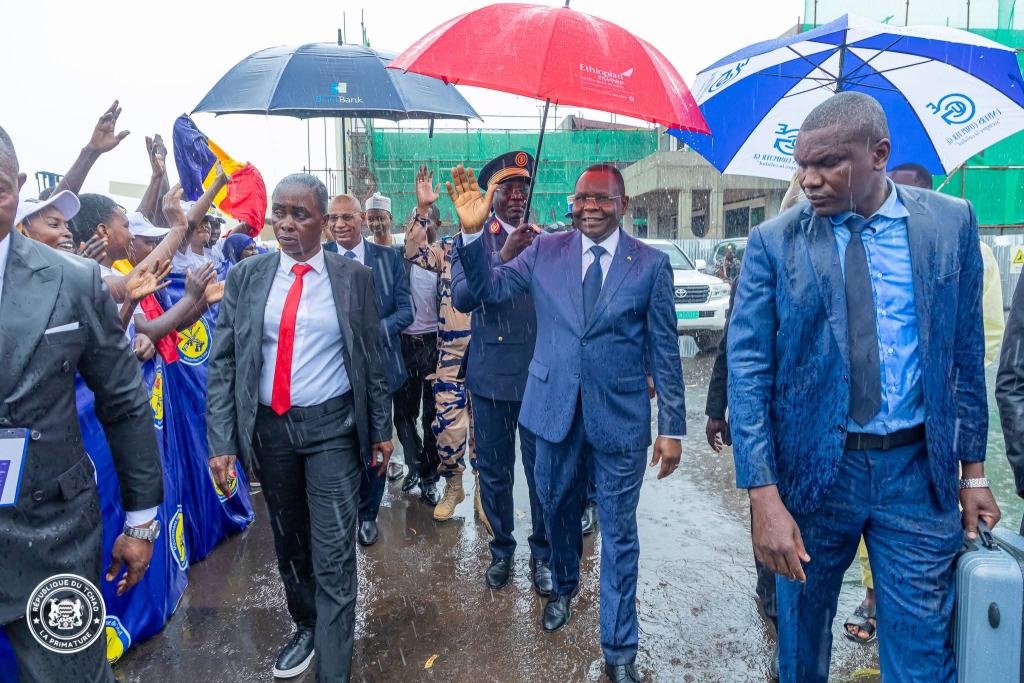 رئيس الوزراء  يصل بانغي لحضور حفل تنصيب الرئيس تواديرا