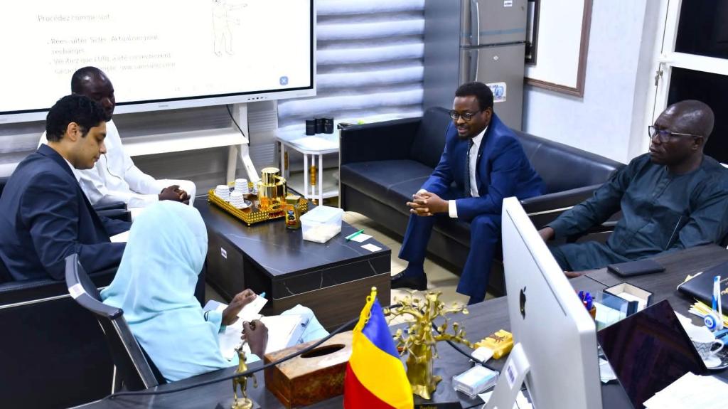 مدير المدرسة الوطنية للإدارة يستقبل الملحق الدبلوماسي بالسفارة المصرية لدى البلاد